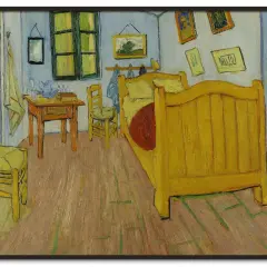 La chambre de Van Gogh, vue en perspective. Un lit jaune vif, des chaises, une table et des tableaux sur les murs bleus.