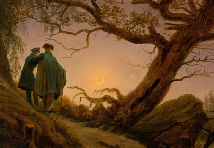 Friedrich peinture : deux hommes contemplent un croissant de lune au-dessus d'un paysage boisé, sous un grand chêne.