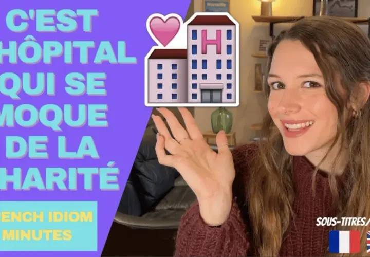 Une femme souriante présente l'expression "C'est l'hôpital qui se moque de la charité", illustrée par un emoji d'hôpital.