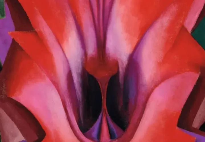 Pétales rouges et roses abstraits, évoquant une fleur. Une œuvre du peintre américain du 20ème siècle, Georgia O'Keeffe.