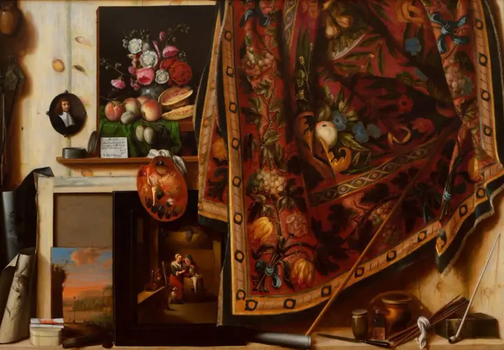 Un célèbre tableau trompe l'oeil présente un atelier d'artiste avec des fruits, des fleurs, une palette, des toiles et un tapis orné.
