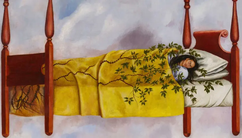 Frida Kahlo, dans cette peinture connue, dort dans un lit, enveloppée d'une couverture jaune ornée de ronces et de feuilles.