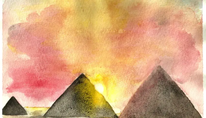 Aquarelle de pyramides dans un ciel rose et jaune. La composition pyramidale met en valeur le soleil levant derrière la plus grande pyramide.