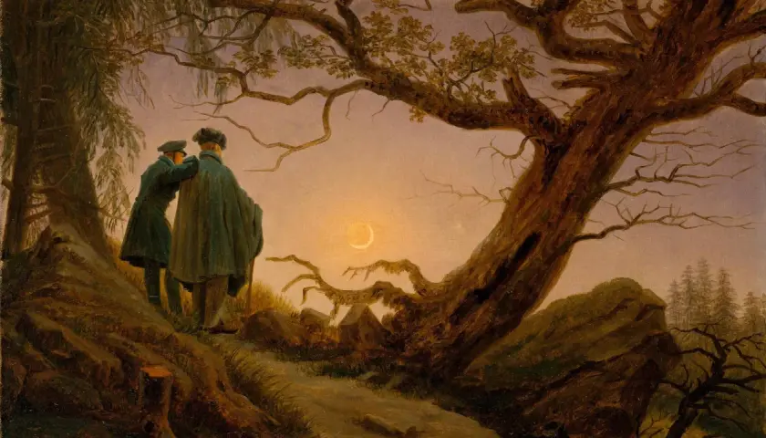Friedrich peinture : deux hommes contemplent un croissant de lune au-dessus d'un paysage boisé, sous un grand chêne.