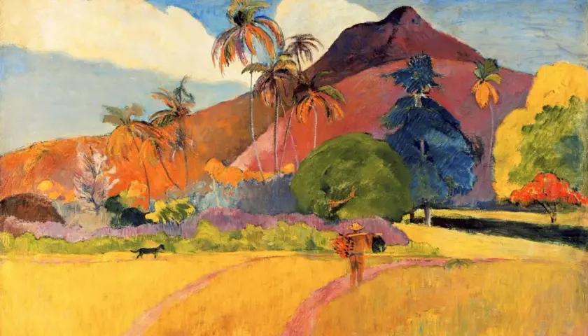 Paysage tropical aux couleurs vives, une œuvre d'art de Paul Gauguin. Un homme porte un panier, un chien court dans un champ doré.