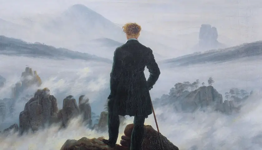 Un homme contemplatif, silhouette d'un amour perdu, se tient sur un rocher, dominant un paysage brumeux. Peinture romantique.