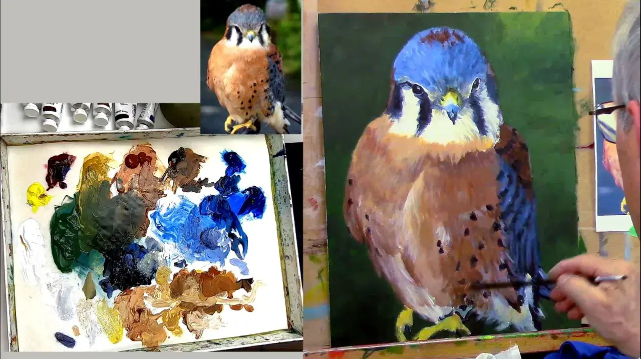 Un artiste apprend à peindre sur toile un faucon crécerelle, avec une palette de couleurs et une photo de référence.