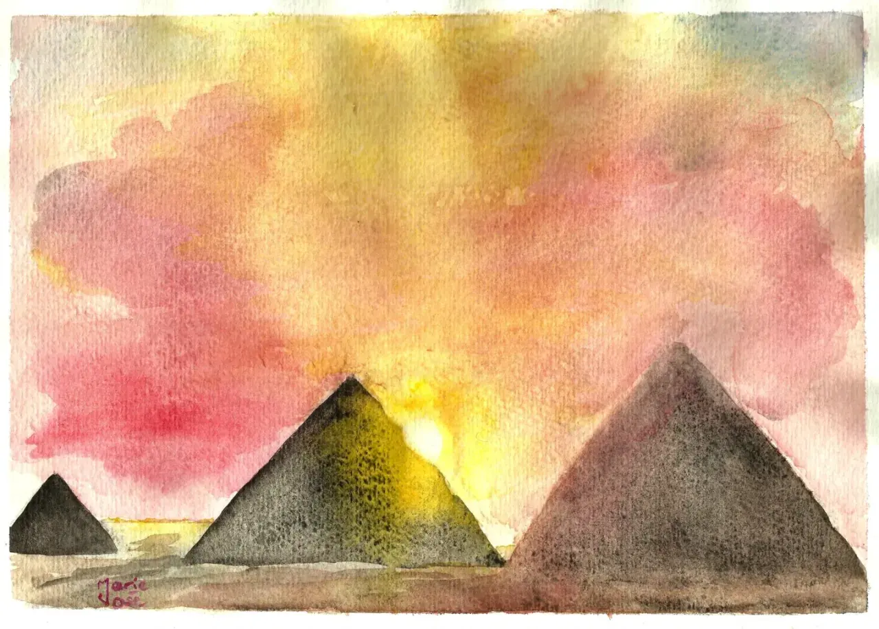 Aquarelle de pyramides dans un ciel rose et jaune. La composition pyramidale met en valeur le soleil levant derrière la plus grande pyramide.