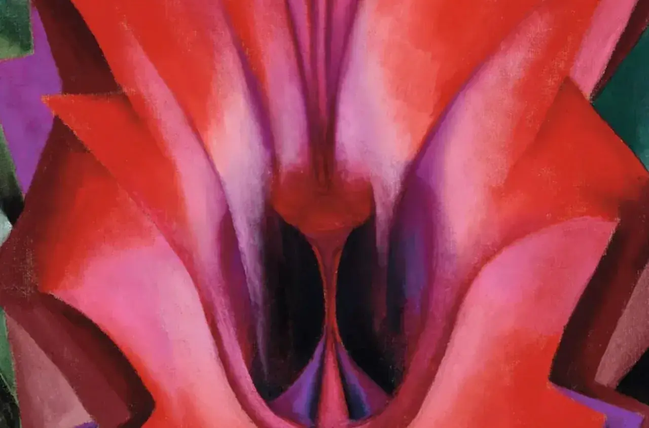 Pétales rouges et roses abstraits, évoquant une fleur. Une œuvre du peintre américain du 20ème siècle, Georgia O'Keeffe.